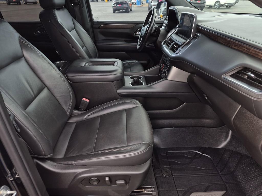 Used 2021 Chevrolet Suburban Z71 w/ Z71 Signature Package image 12