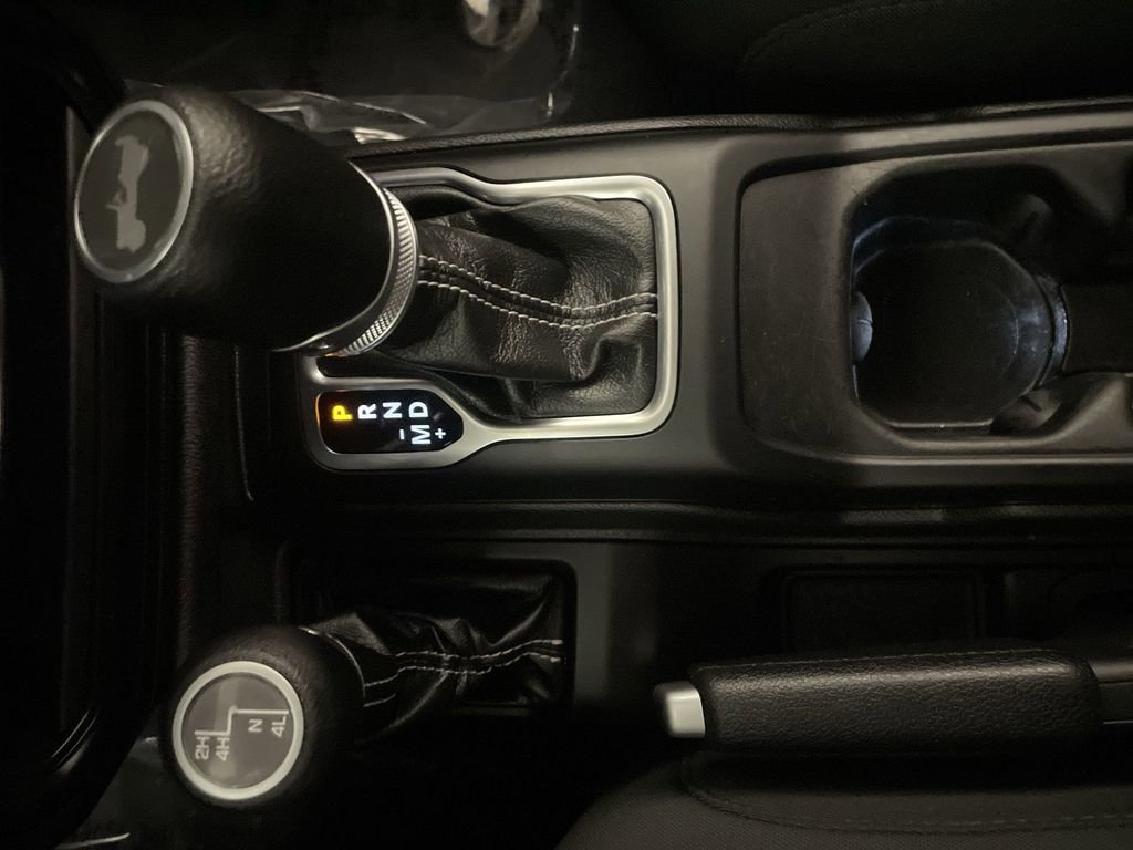 Used 2022 Jeep Wrangler Unlimited Sahara w/ Cold Weather Group image 10