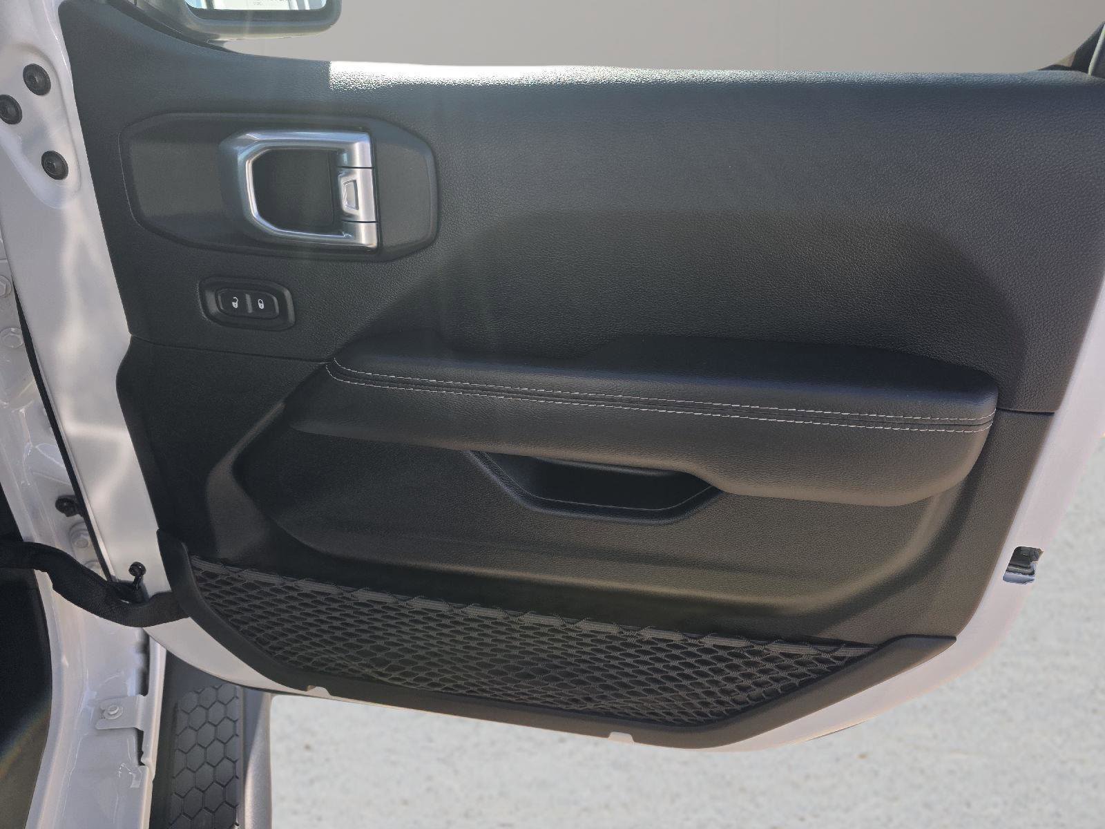 Used 2021 Jeep Wrangler Unlimited Sahara w/ Cold Weather Group image 34