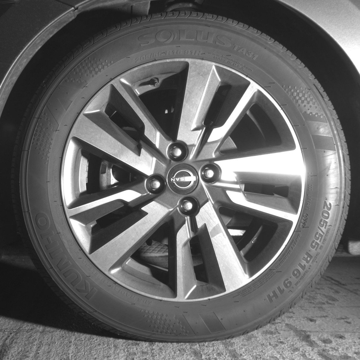 Used 2025 Nissan Versa SV image 12