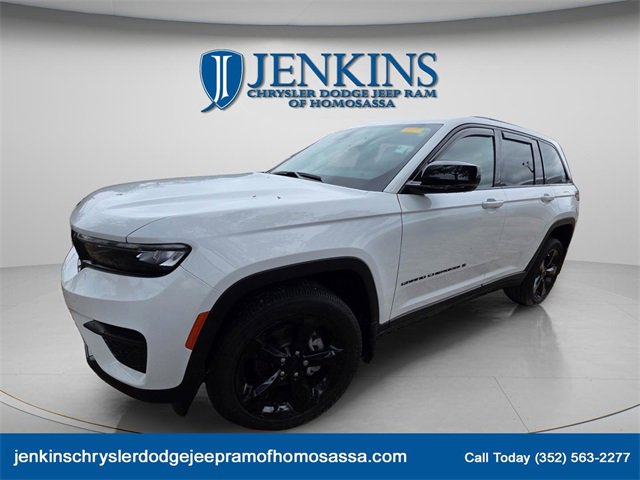 Used 2024 Jeep Grand Cherokee Altitude image 1