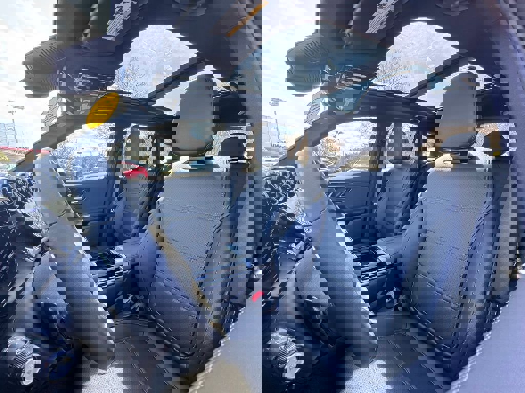 Used 2025 Mercedes-Benz GLC 300 4MATIC image 25