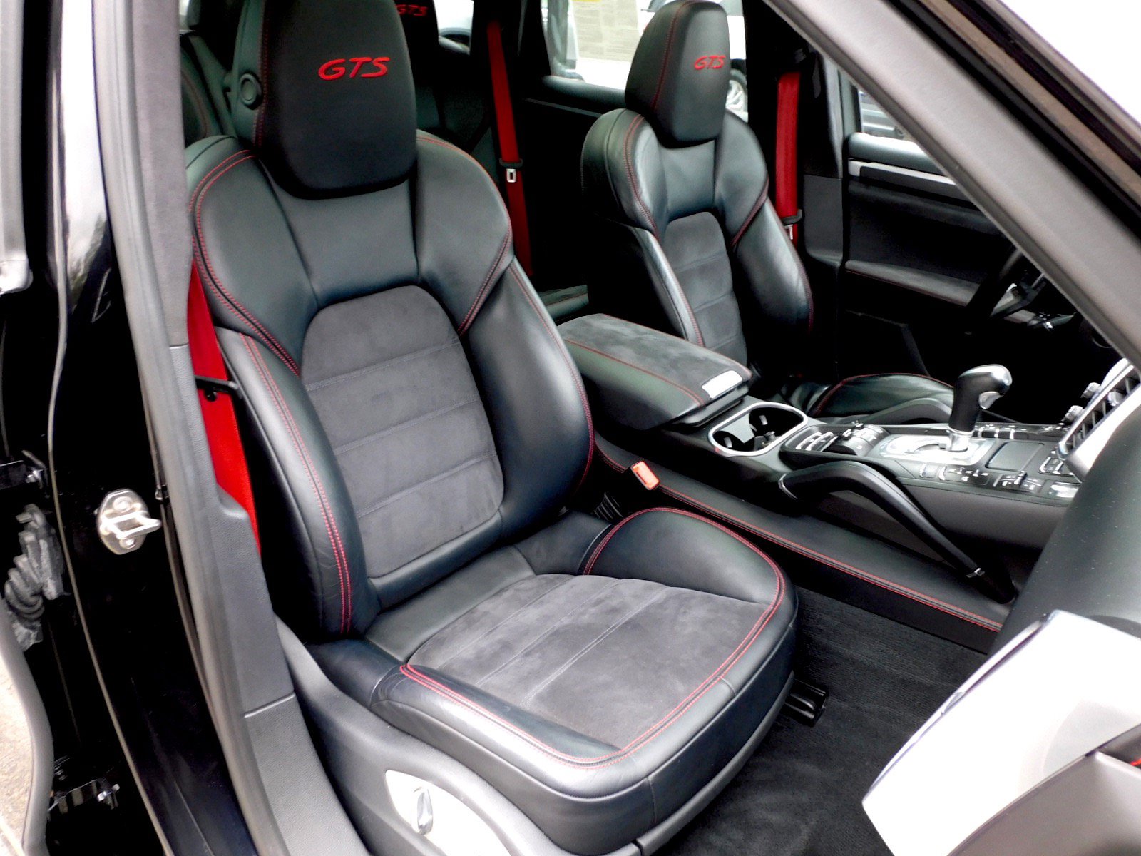 Used 2016 Porsche Cayenne GTS AWD/4WD image 19