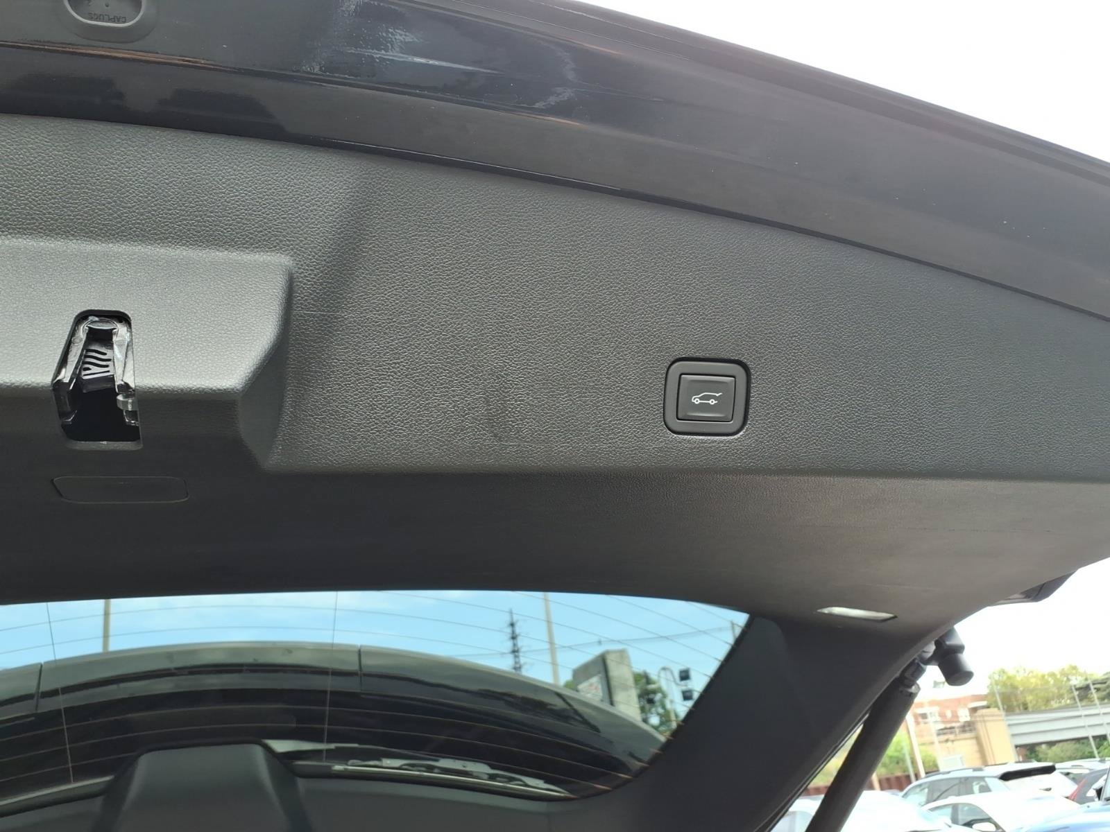 Certified 2024 Cadillac XT6 Luxury w/ LPO, Floor Liner Package AWD/4WD image 17