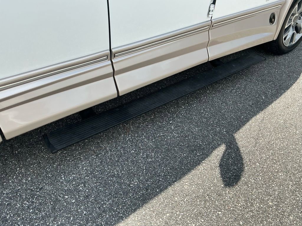 Used 2022 Chevrolet Express 2500 w/ Enhanced Convenience Package image 25