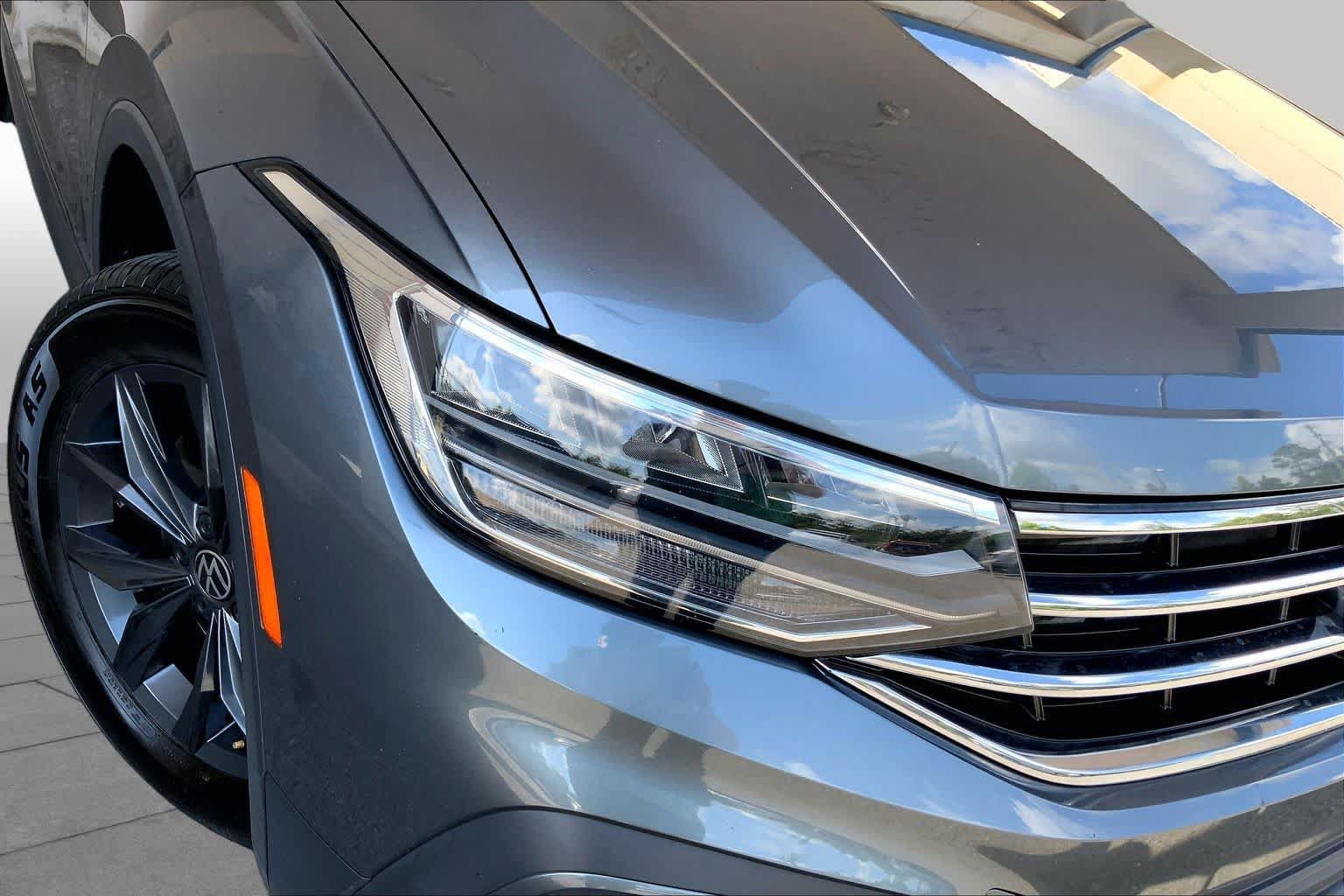 Used 2024 Volkswagen Tiguan SE AWD/4WD image 28