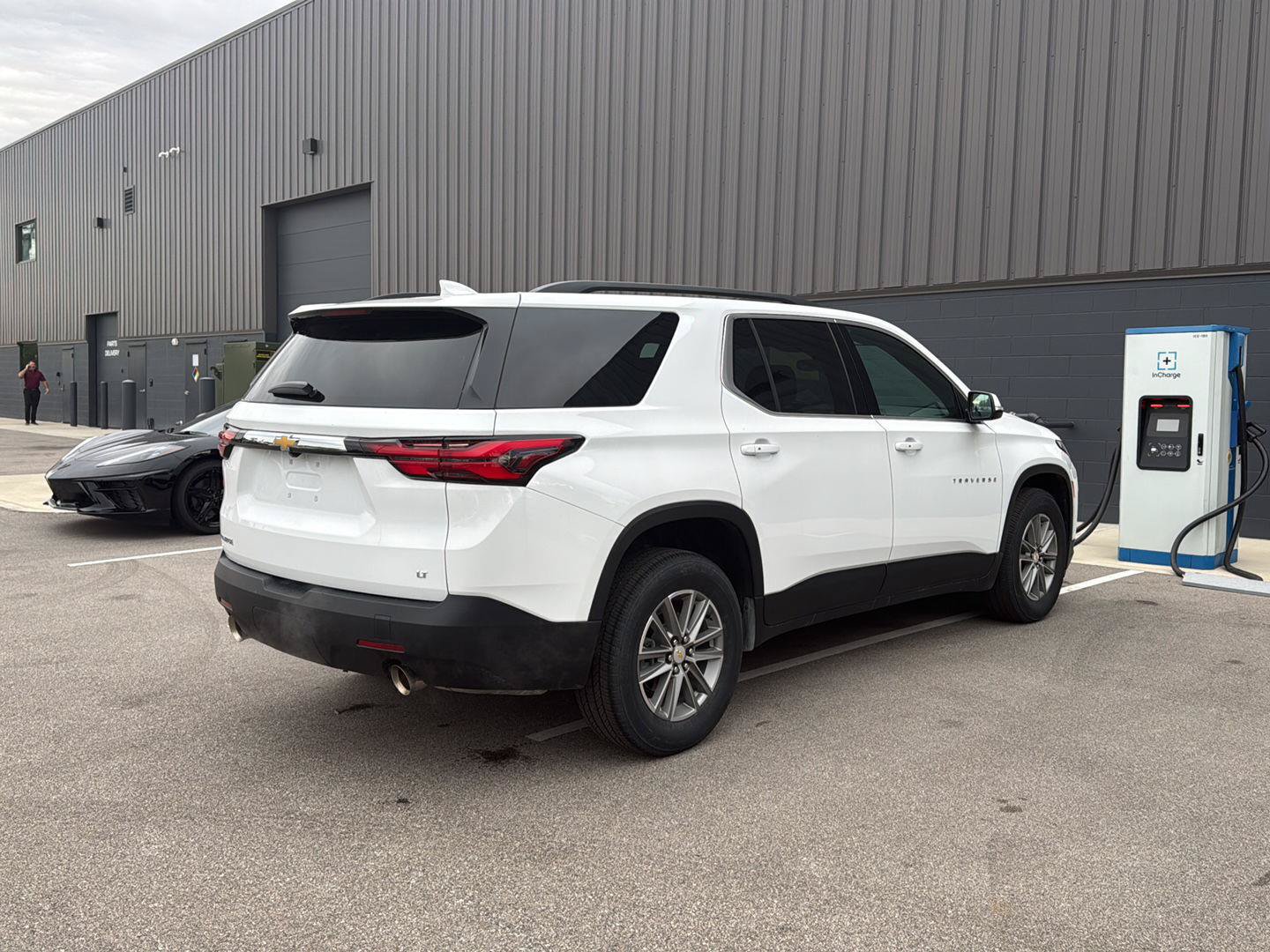 Used 2023 Chevrolet Traverse LT FWD image 3