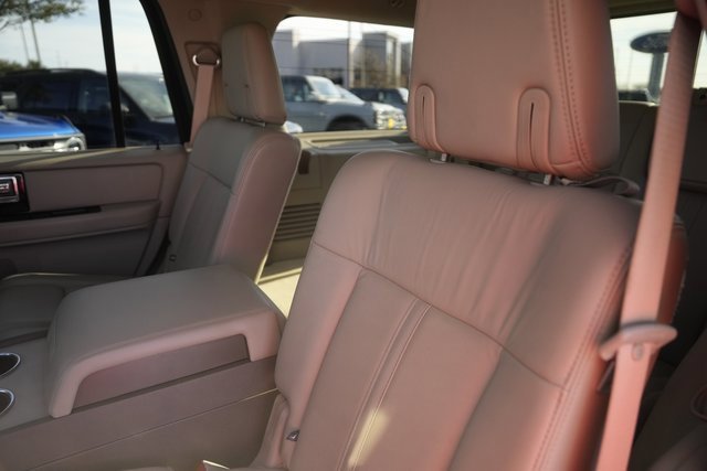 Used 2017 Lincoln Navigator Select image 14