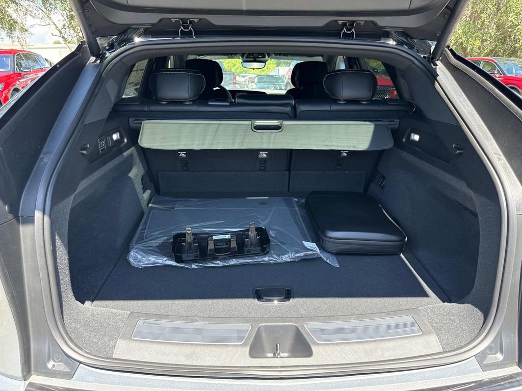 New 2026 Cadillac Lyriq V image 11