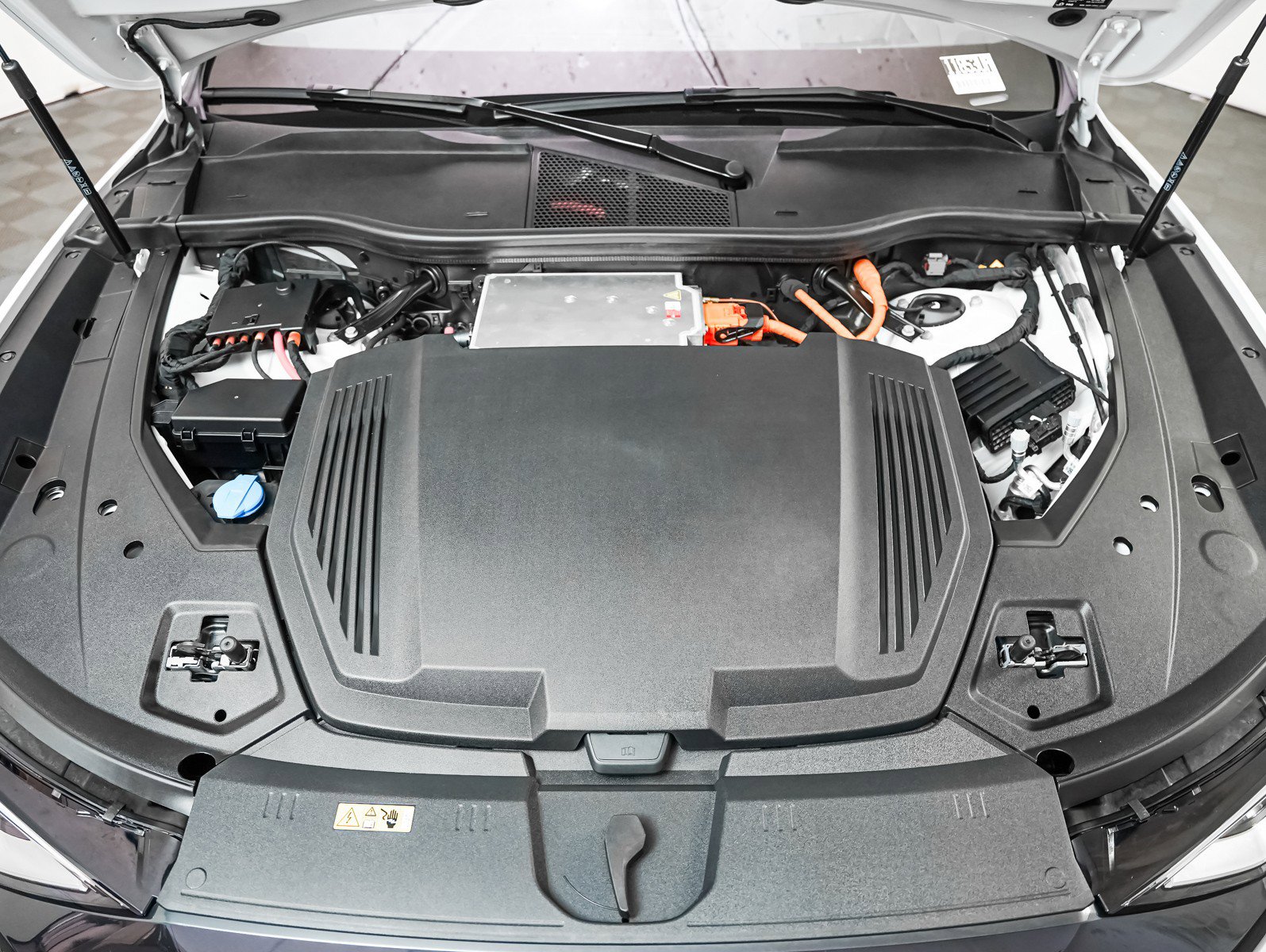 Certified 2024 Audi Q8 e-tron Prestige w/ Prestige Package image 4