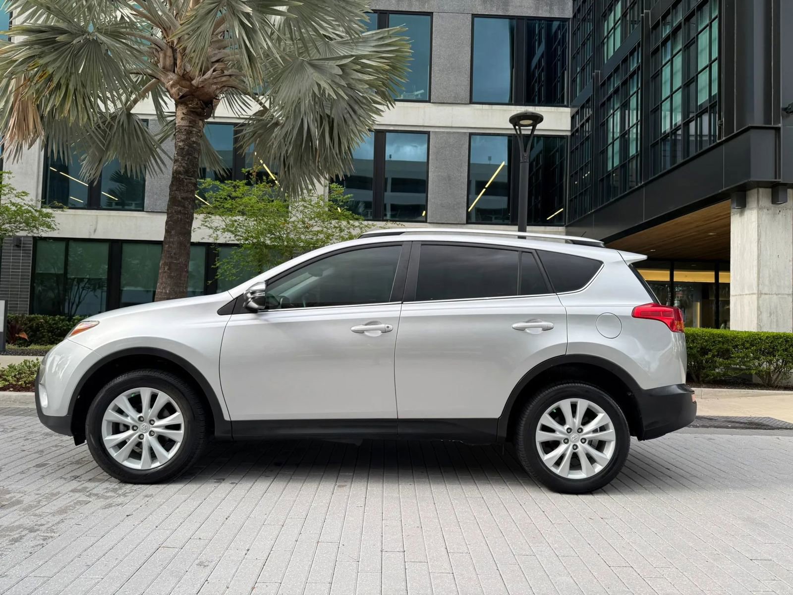 Used 2015 Toyota RAV4 Limited image 2
