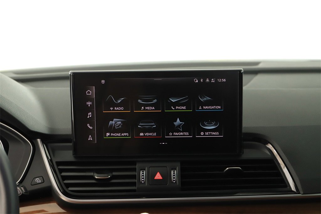 Used 2024 Audi Q5 e Premium w/ Convenience Package image 19