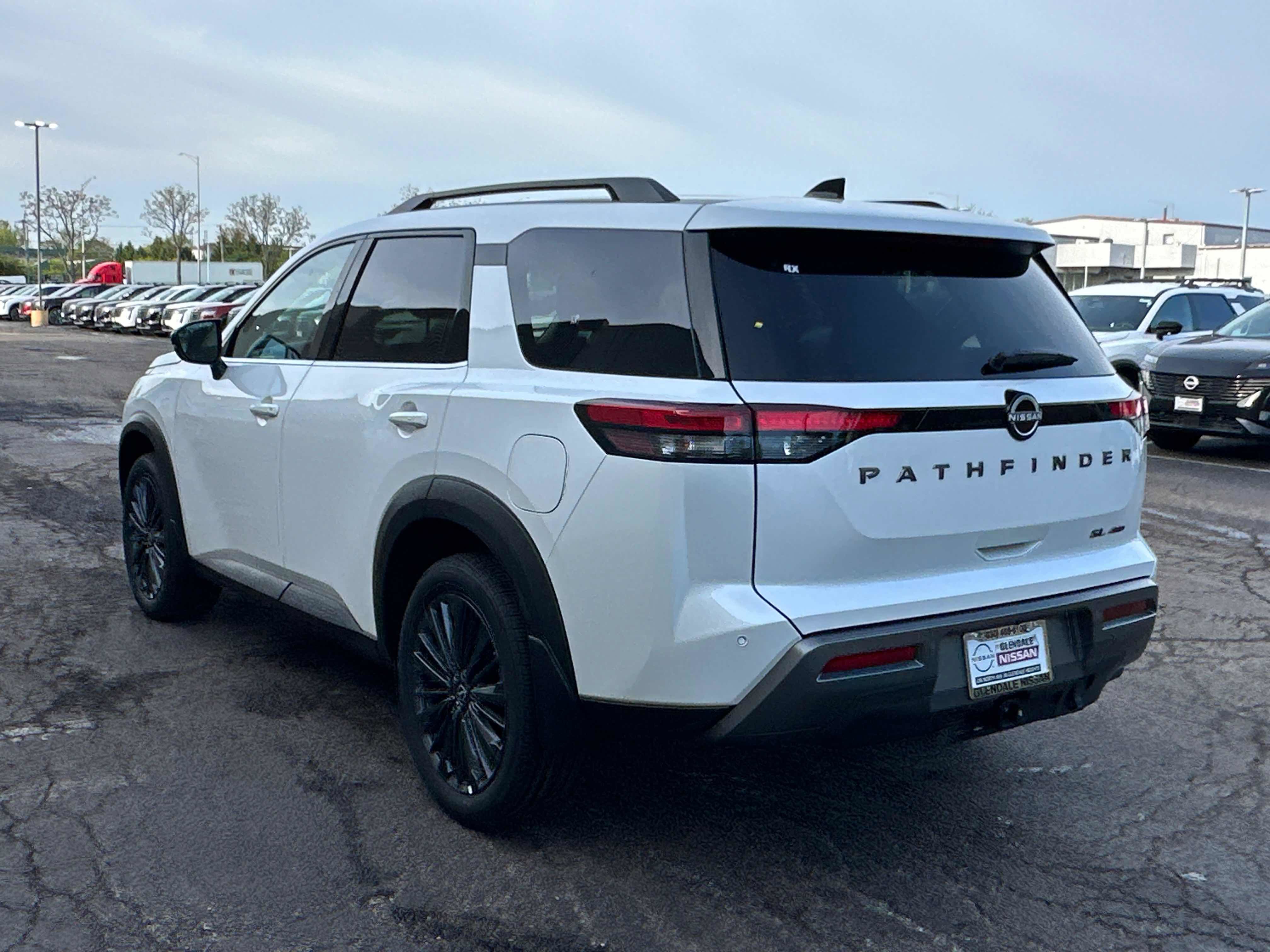 New 2026 Nissan Pathfinder SL AWD/4WD image 6