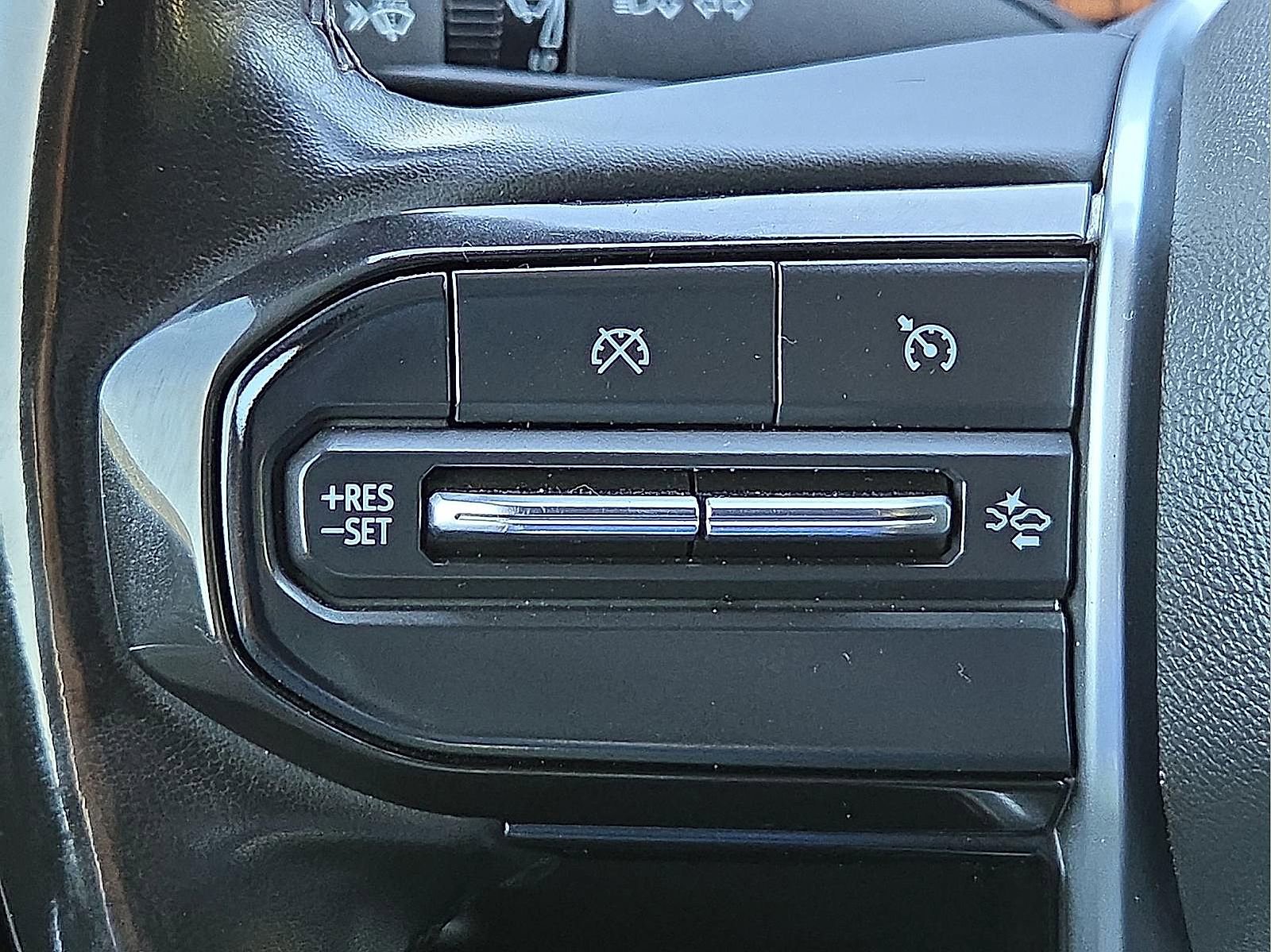 Used 2024 Chevrolet Colorado ZR2 w/ Technology Package AWD/4WD image 19