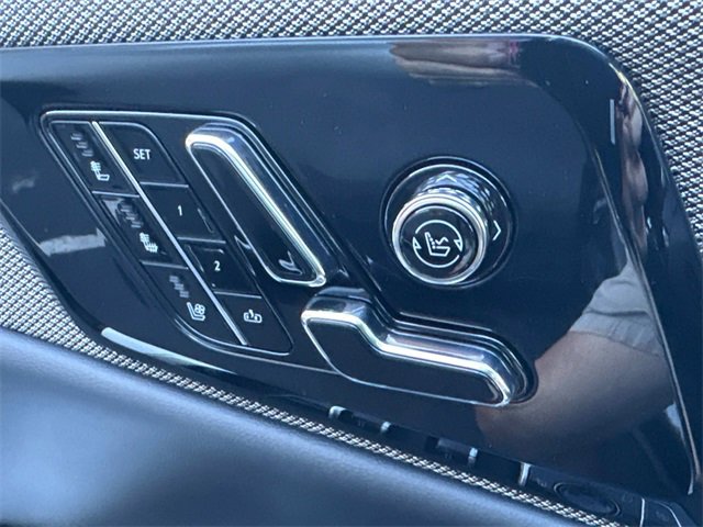 New 2025 Cadillac Optiq Sport 2 w/ LPO, ONYX Package image 28