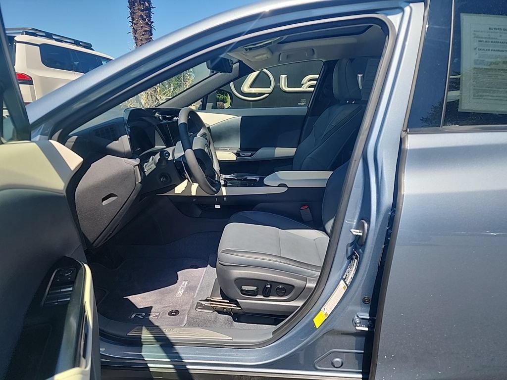 Certified 2023 Lexus RZ 450e Premium w/ Technology Package AWD/4WD image 4
