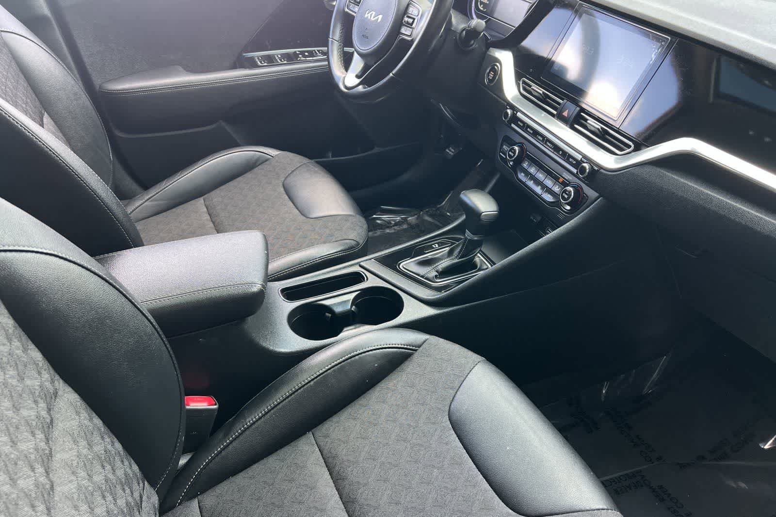 Used 2022 Kia Niro LXS FWD image 18