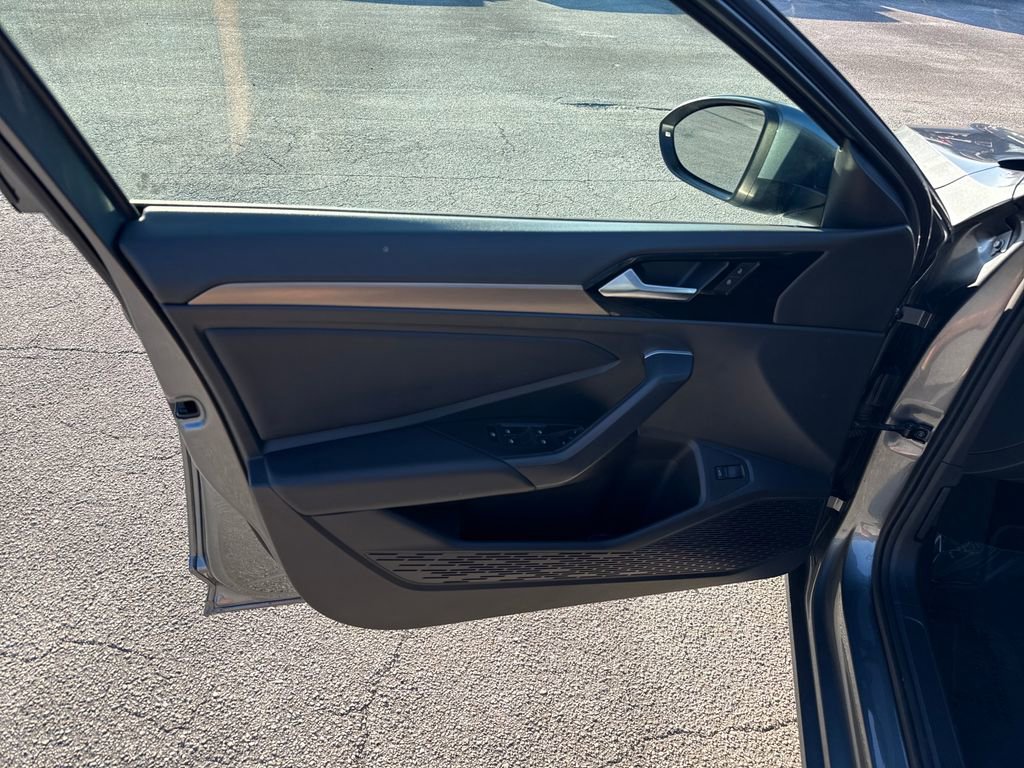 Used 2020 Volkswagen Jetta SEL Premium image 13