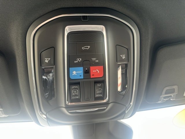 New 2025 Jeep Grand Cherokee L Altitude image 30