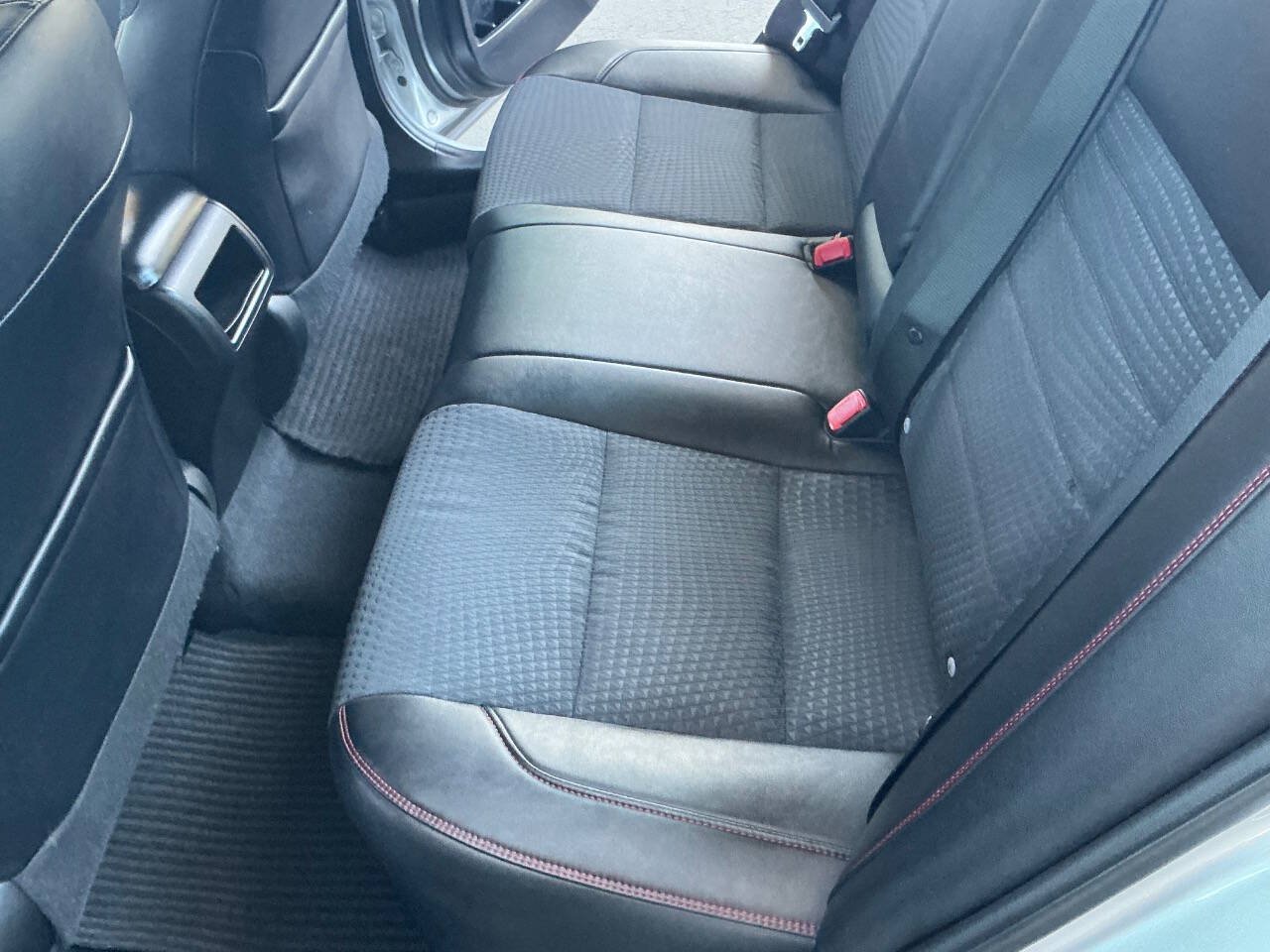 Used 2015 Toyota Camry SE FWD image 10