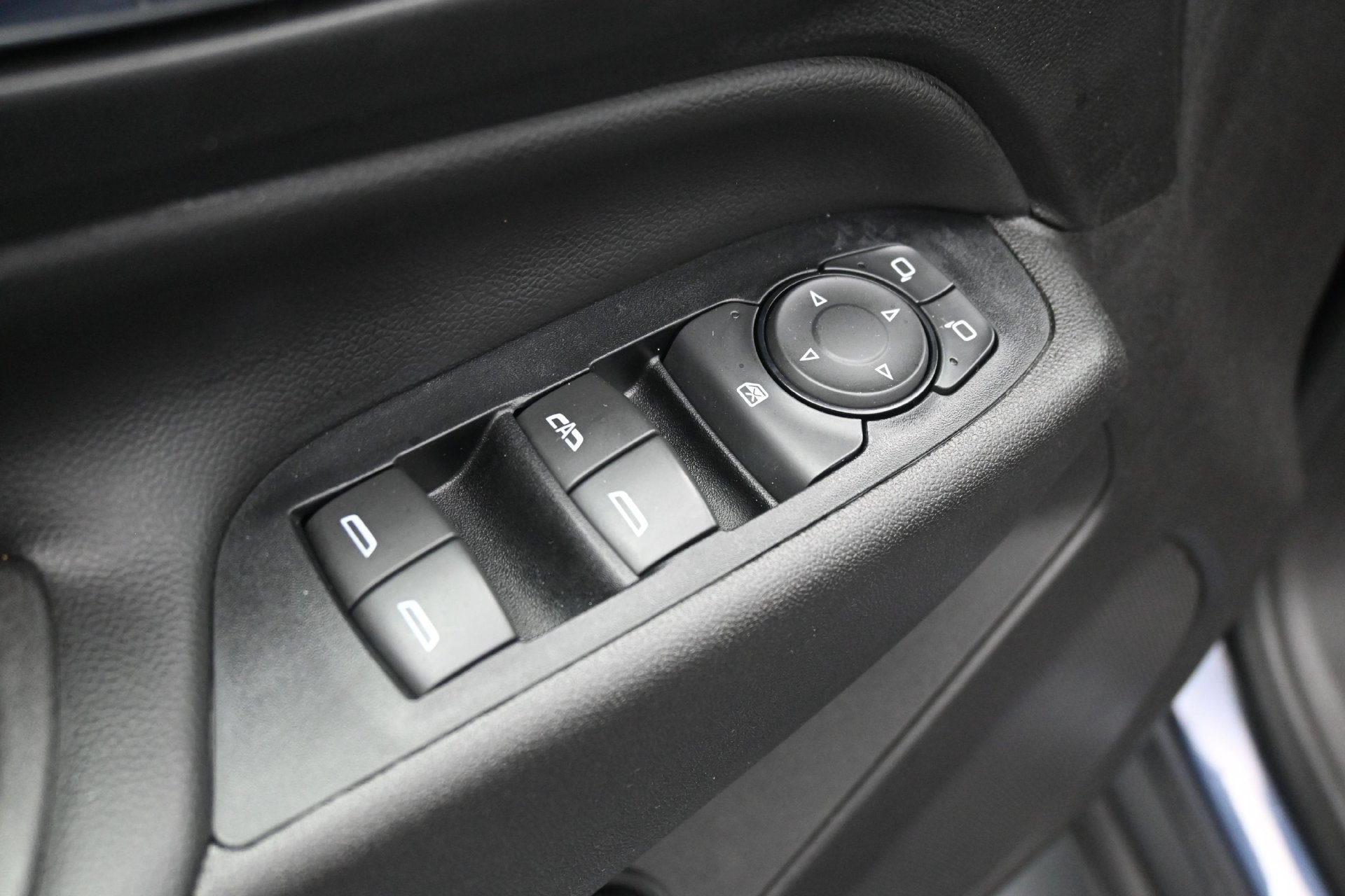 Used 2018 Chevrolet Equinox LT FWD image 19