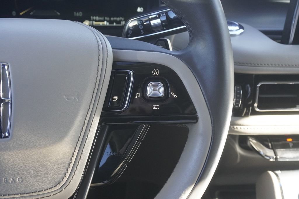 Used 2020 Lincoln Aviator AWD image 13