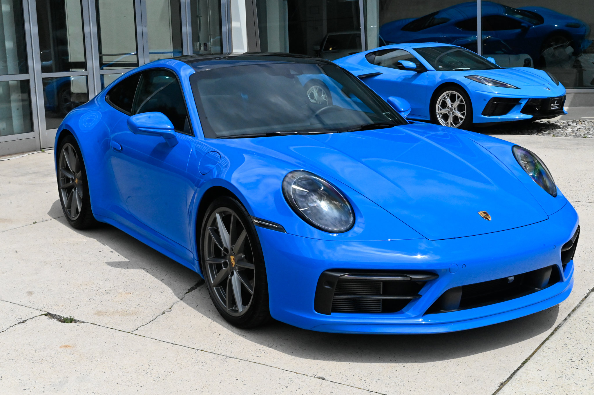 Used 2024 Porsche 911 Carrera S w/ Sportdesign Package RWD image 3