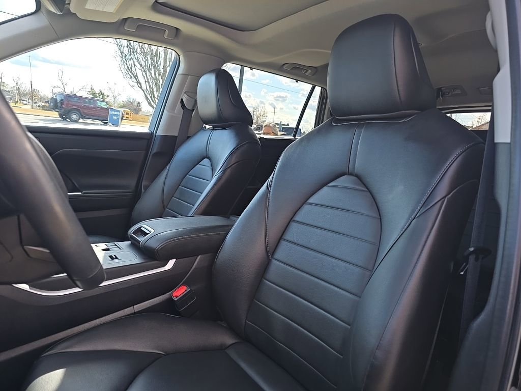Used 2024 Toyota Highlander XLE image 8