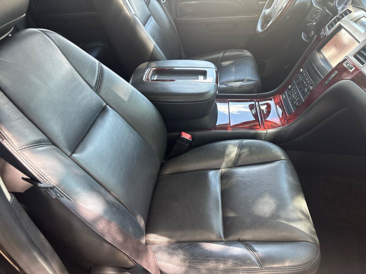 Used 2014 Cadillac Escalade Luxury AWD/4WD image 23