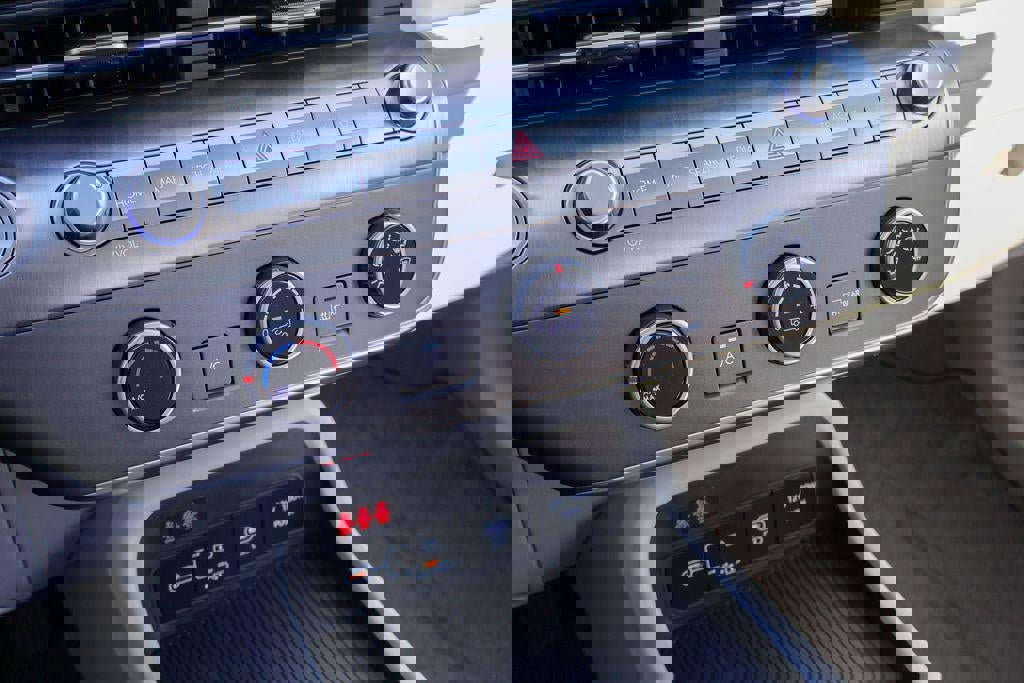 New 2026 Hyundai Kona SE image 18