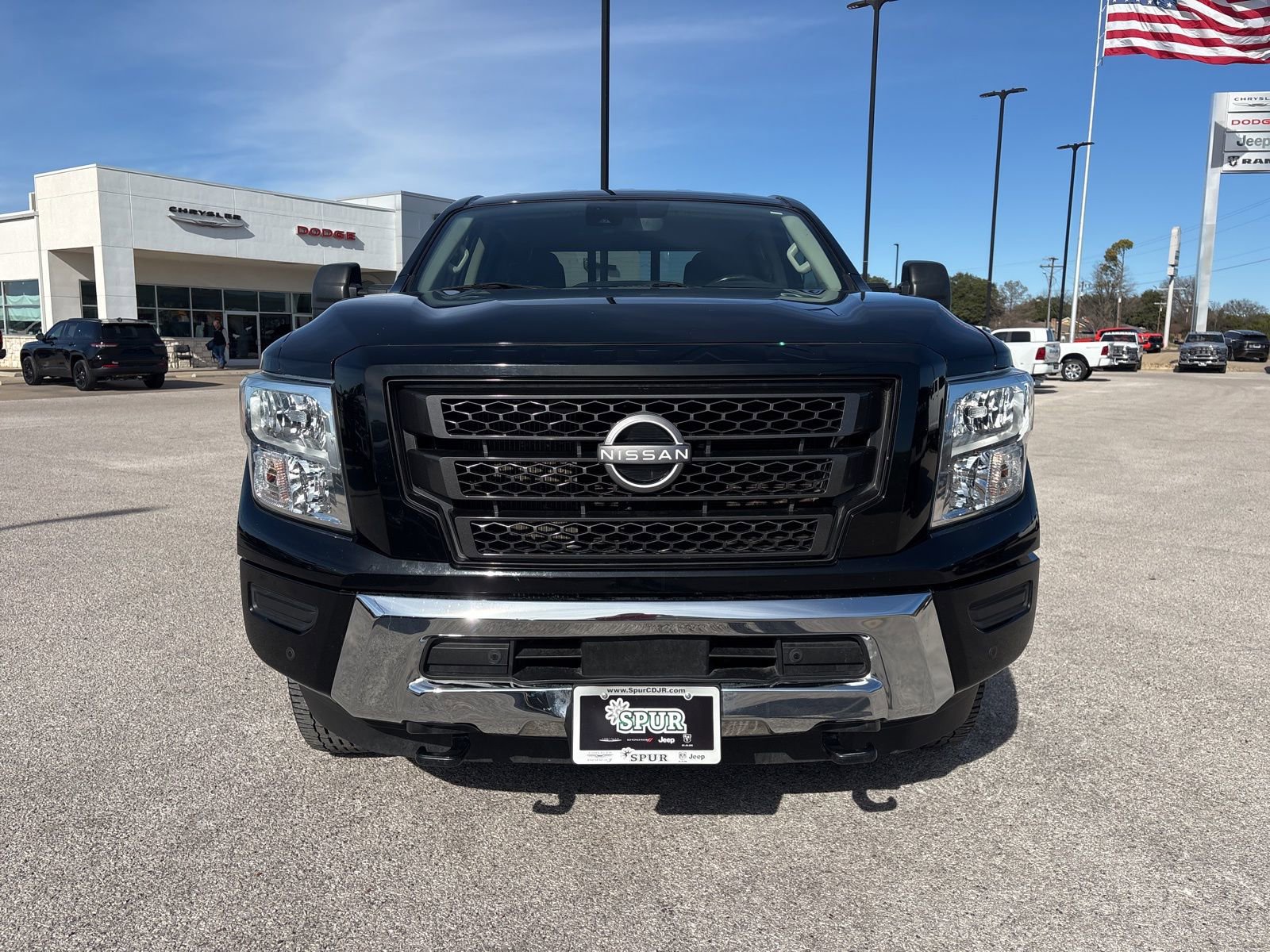 Used 2023 Nissan Titan SV w/ SV Convenience Package image 8