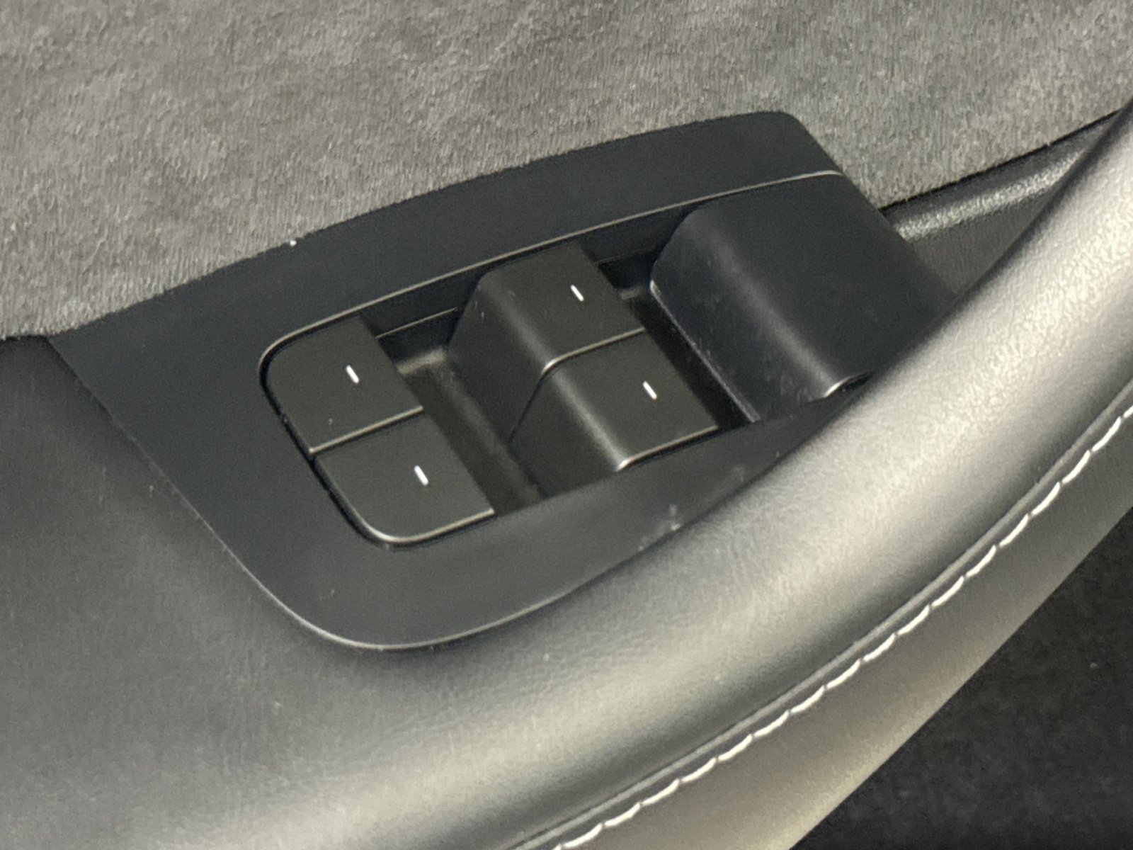 Used 2023 Tesla Model Y Long Range AWD/4WD image 27