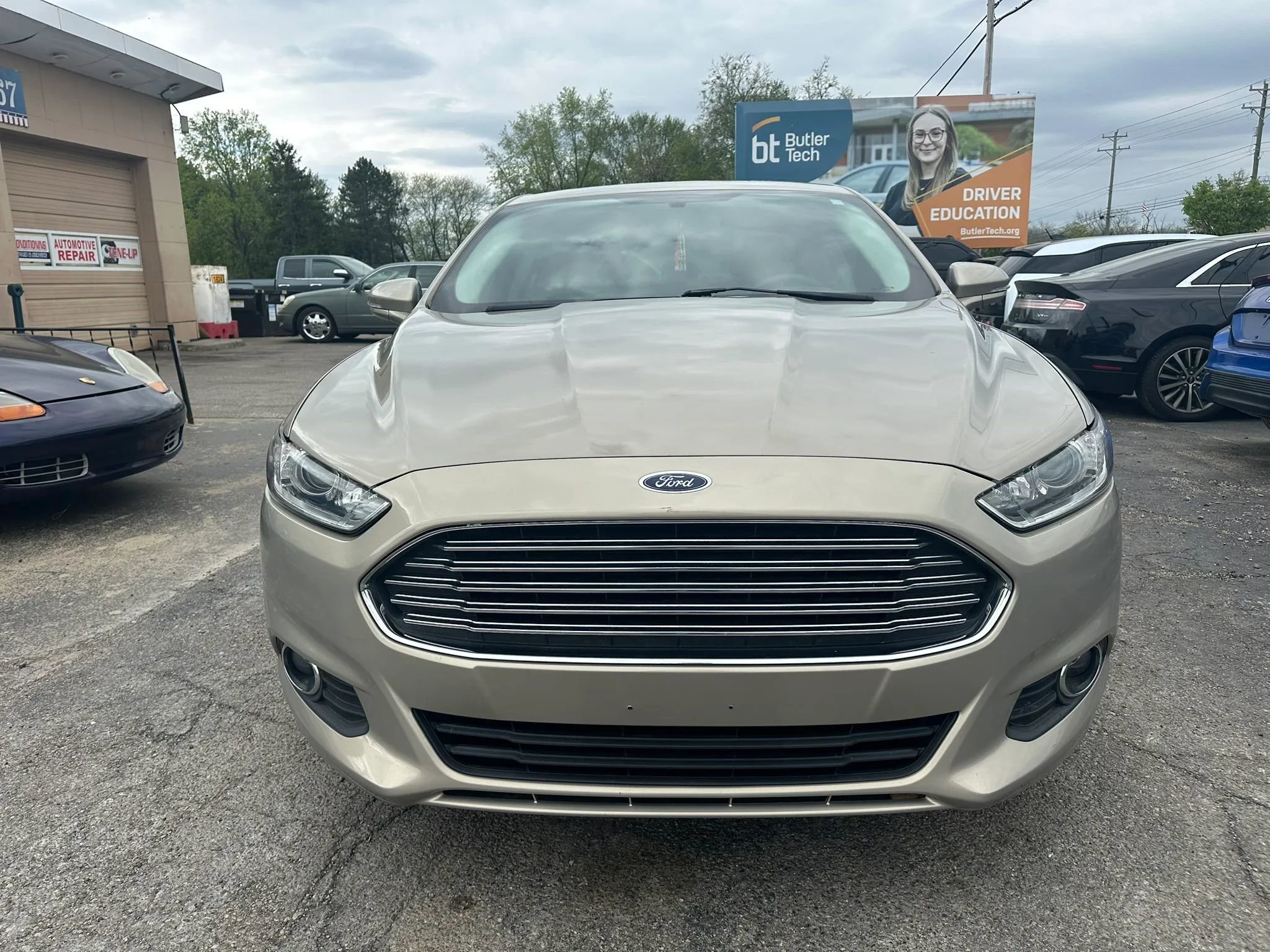 Used 2016 Ford Fusion SE w/ Equipment Group 201A image 10
