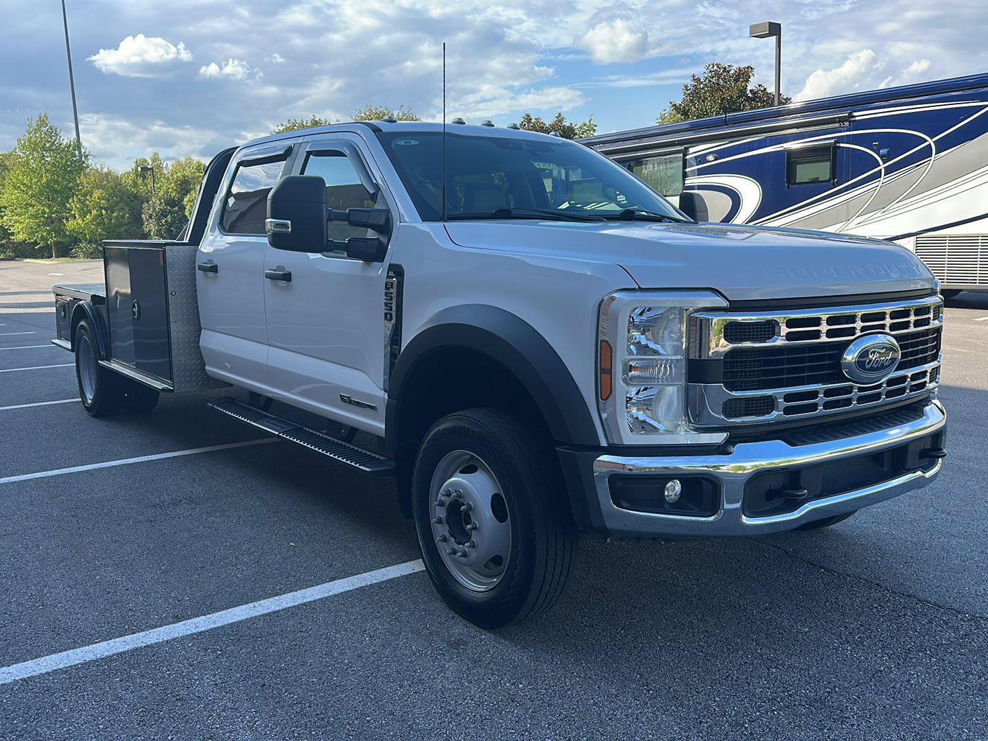 Used 2024 Ford F550 4x4 Crew Cab Super Duty image 7