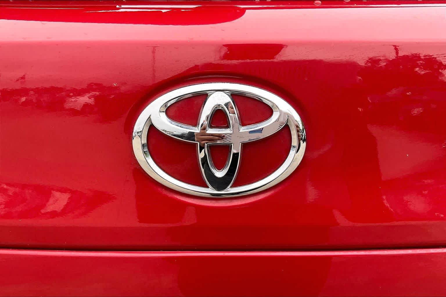 Used 2024 Toyota Corolla Cross LE AWD/4WD image 30