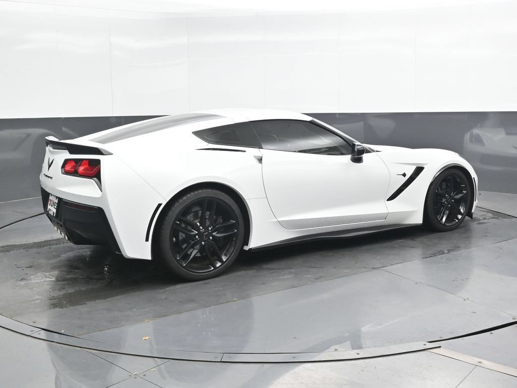 Used 2018 Chevrolet Corvette Stingray Coupe RWD image 2