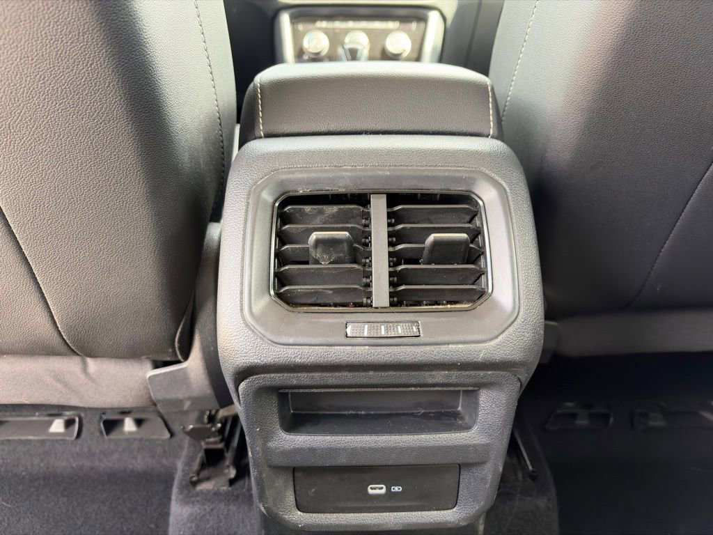 Used 2023 Volkswagen Taos SE FWD image 10