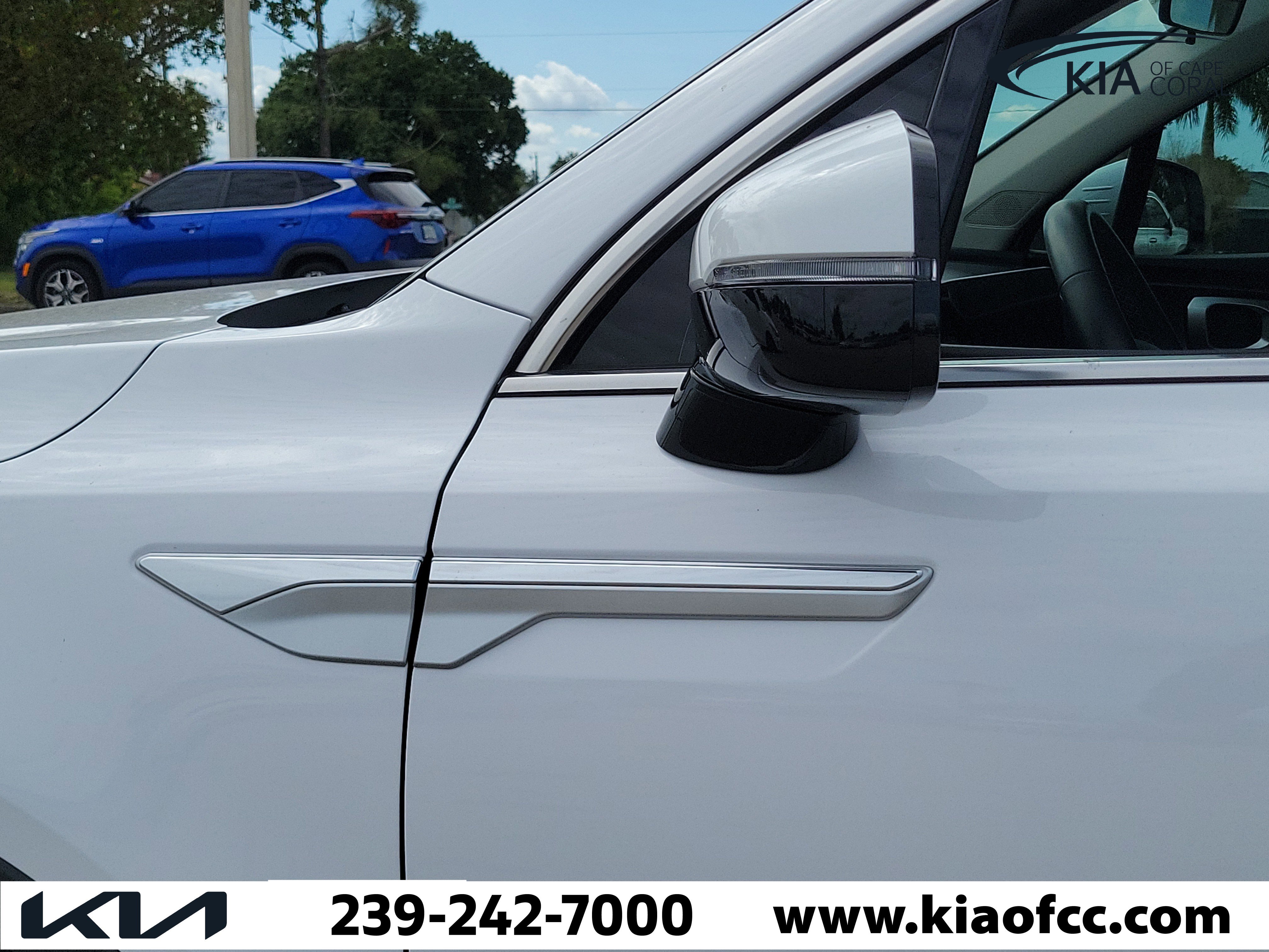 Used 2025 Kia Sorento S w/ Panoramic Sunroof Package FWD image 9