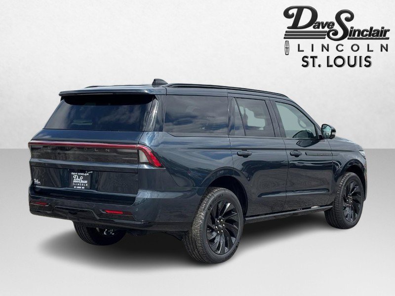 New 2026 Lincoln Navigator Reserve AWD/4WD image 3