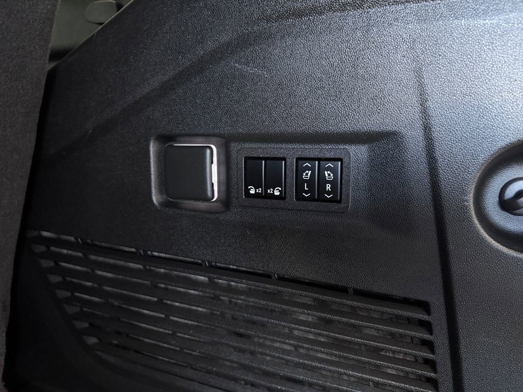 Certified 2024 GMC Yukon Denali Ultimate image 8