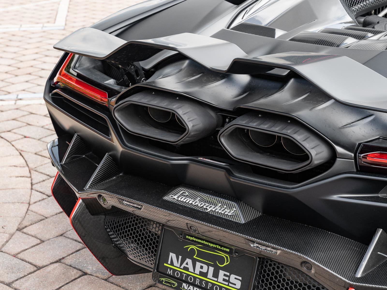 Used 2024 Lamborghini Revuelto image 11