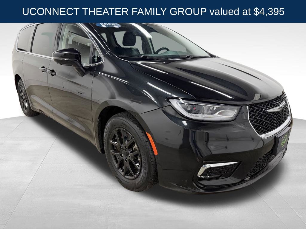 Used 2022 Chrysler Pacifica Touring-L w/ Uconnect Theater Family Group FWD image 3