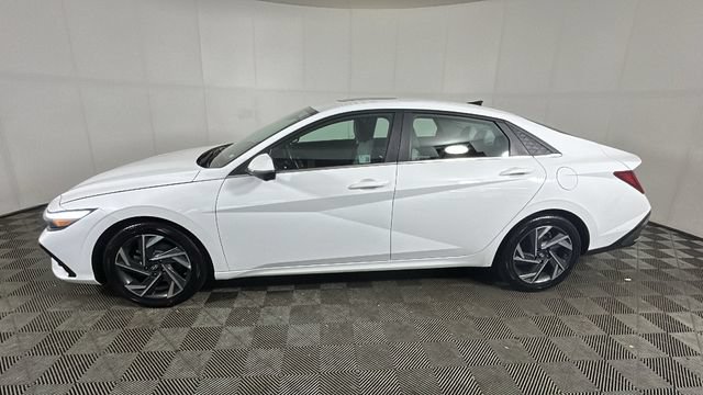 Used 2024 Hyundai Elantra Limited FWD image 5