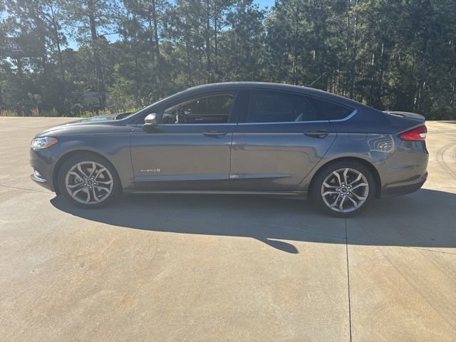 Used 2017 Ford Fusion SE w/ Equipment Group 601A FWD image 3