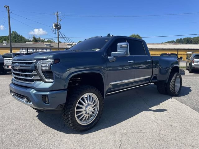 Used 2025 Chevrolet Silverado 3500 High Country w/ Technology Package AWD/4WD image 9