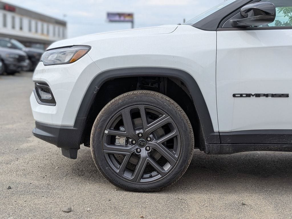 New 2026 Jeep Compass Limited w/ Sun, Sound & Navigation Group AWD/4WD image 9
