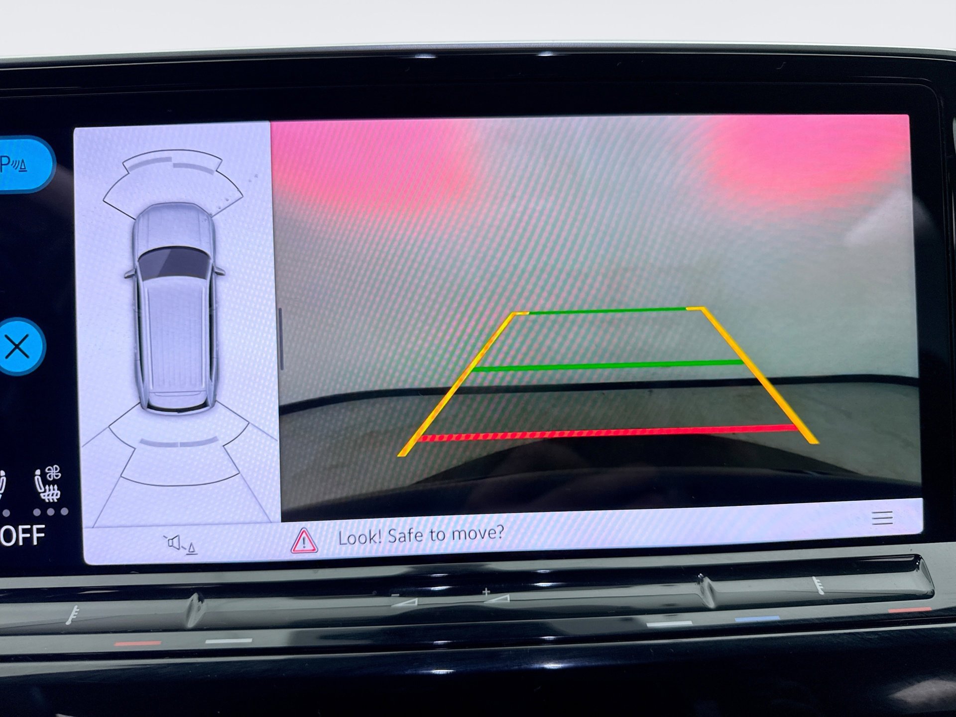 Used 2024 Volkswagen Atlas SE image 16