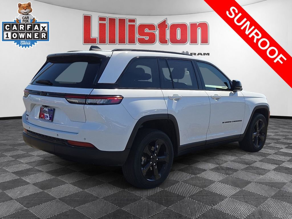 Used 2023 Jeep Grand Cherokee Altitude AWD/4WD image 4
