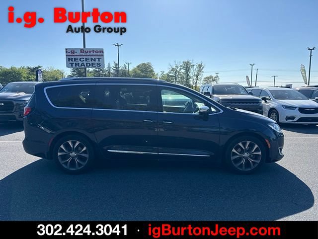 Used 2019 Chrysler Pacifica Limited w/ Tire & Wheel Group FWD video 2