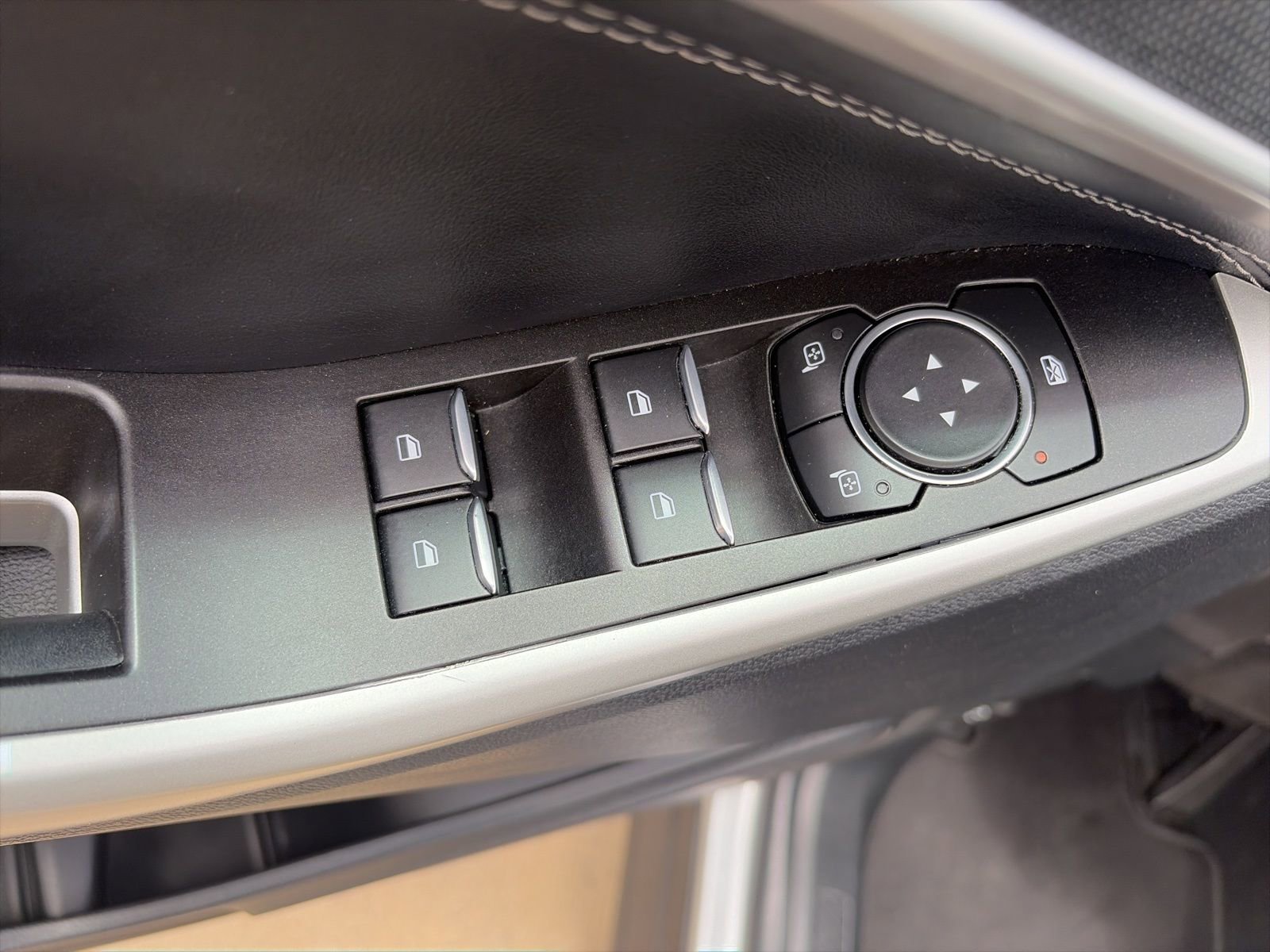 Used 2021 Ford Explorer XLT RWD image 13